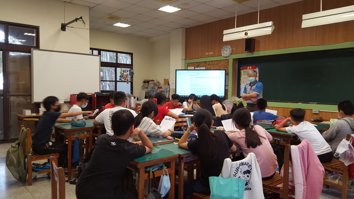 109學年度愛蘭國小收聽ICRT實施成果圖片